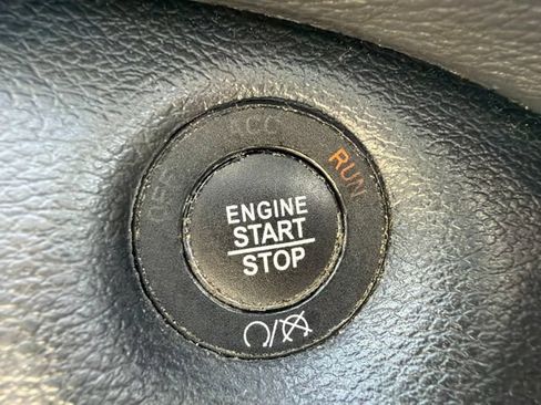 Used 2021 Jeep Cherokee Latitude Plus FWD image 33