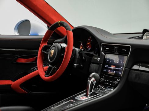Used 2019 Porsche 911 GT2 RS RWD image 60