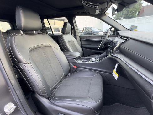 New 2026 Jeep Grand Cherokee Altitude image 19