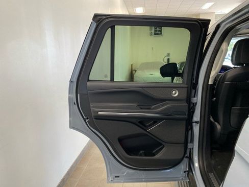 New 2025 Lincoln Navigator Reserve AWD/4WD image 11