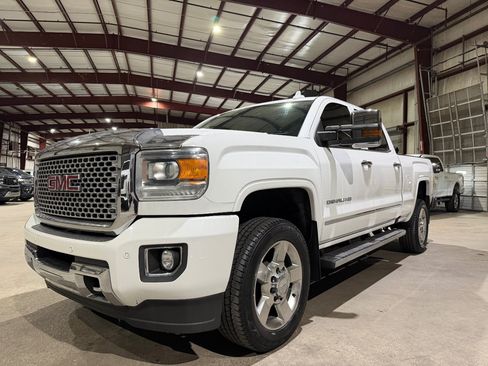 Used 2016 GMC Sierra 2500 Denali w/ Duramax Plus Package AWD/4WD image 8