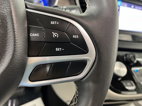 Used 2023 Chrysler Voyager LX FWD image 18