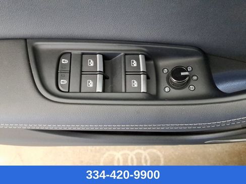 Used 2023 Audi Q8 Premium Plus image 17