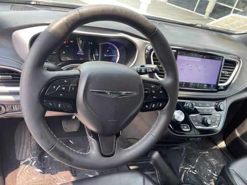 Used 2023 Chrysler Pacifica Touring-L w/ S Appearance Package FWD image 20