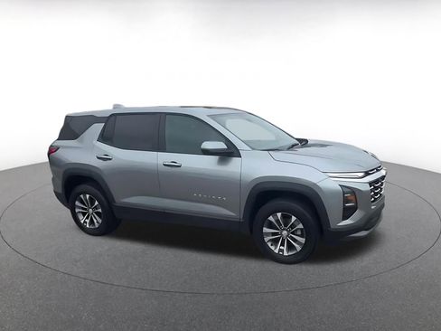 Used 2025 Chevrolet Equinox LT FWD image 2