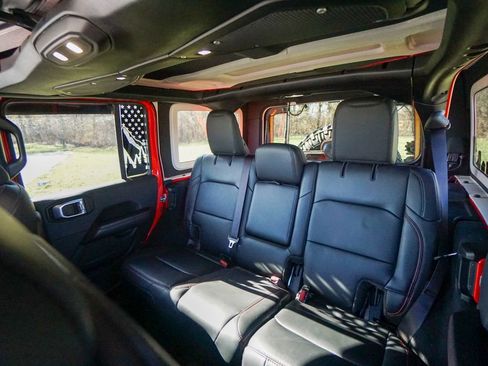 Used 2024 Jeep Wrangler Unlimited Rubicon image 30