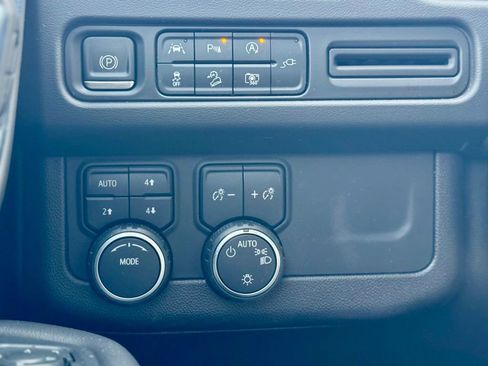 Used 2022 Chevrolet Tahoe Z71 w/ Luxury Package image 20