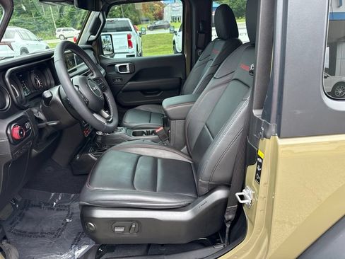 Used 2025 Jeep Wrangler Rubicon w/ Safety Group AWD/4WD image 6