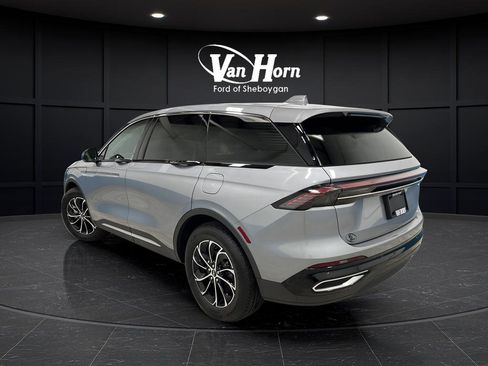 Used 2025 Lincoln Nautilus Premier w/ Equipment Group 102A AWD/4WD image 5