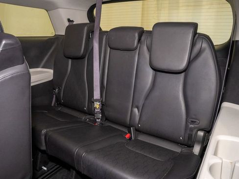 Certified 2024 Kia Carnival LX image 8
