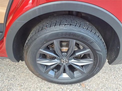 Used 2022 Volkswagen Tiguan SE image 16