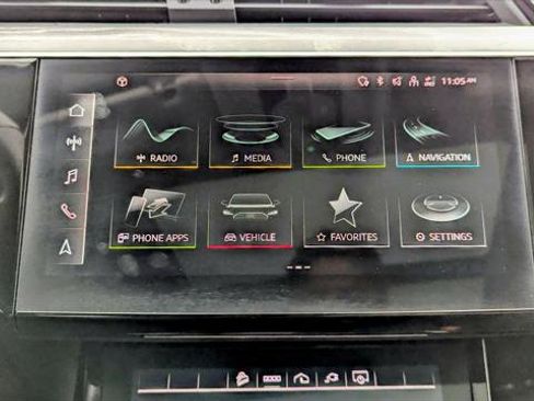 Used 2021 Audi e-tron Premium w/ Convenience Plus Package image 27