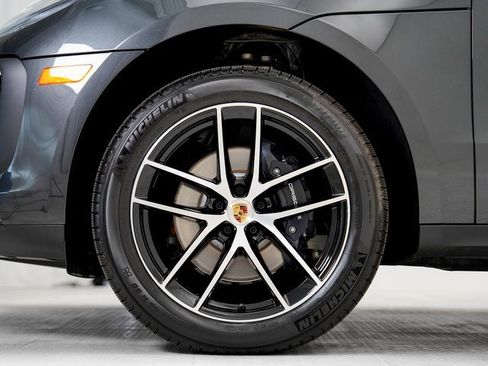 Certified 2025 Porsche Macan image 35