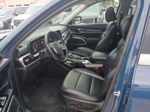 Used 2025 Kia Telluride S FWD image 4