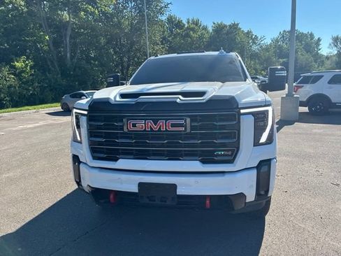 Used 2024 GMC Sierra 2500 AT4 w/ Technology Package AWD/4WD image 4
