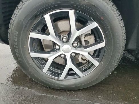 Used 2024 Jeep Grand Cherokee L Limited w/ Luxury Tech Group II image 8