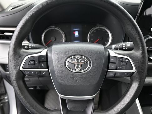 Used 2022 Toyota Highlander L image 14