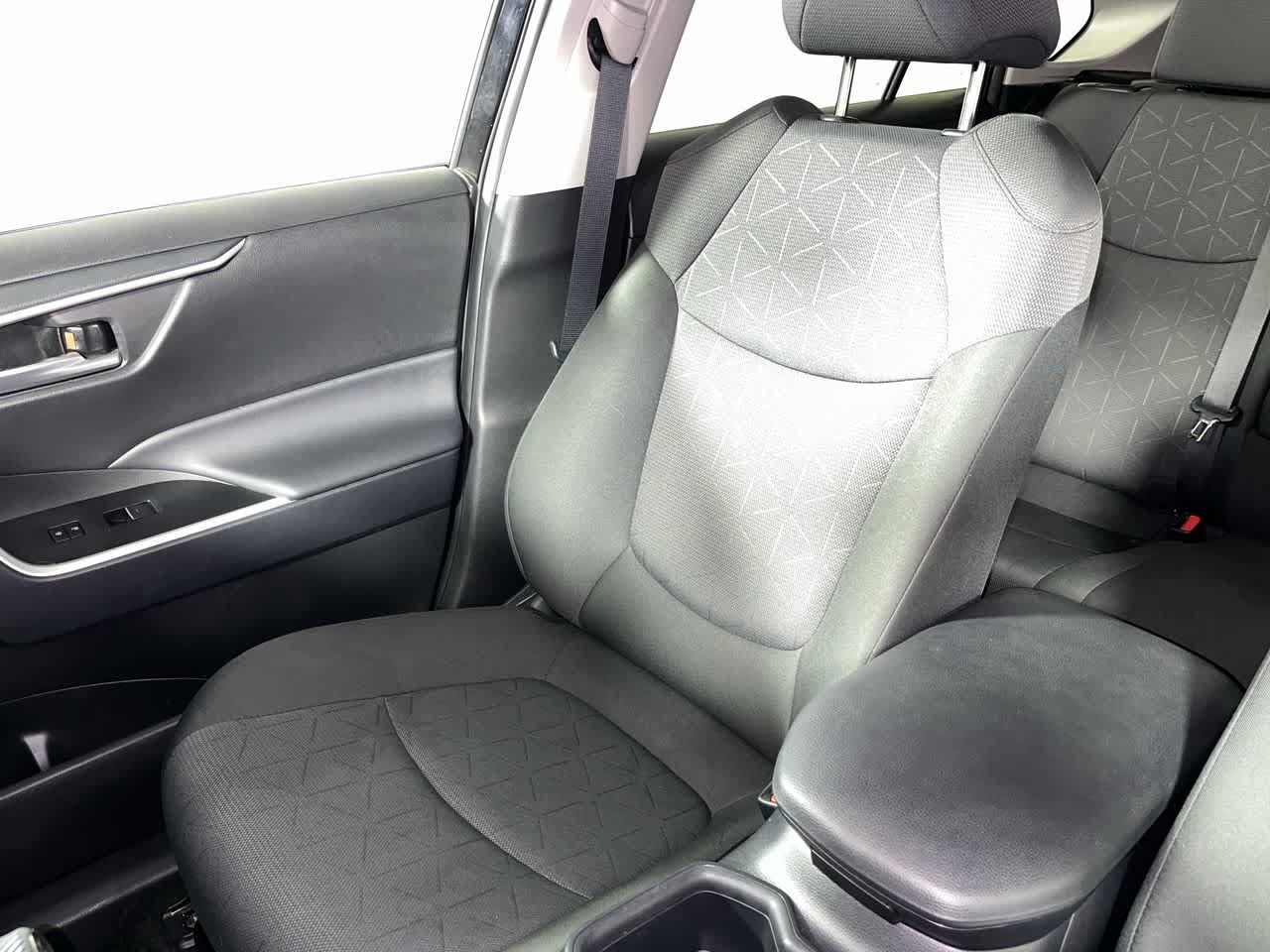 Used 2025 Toyota RAV4 XLE FWD image 25