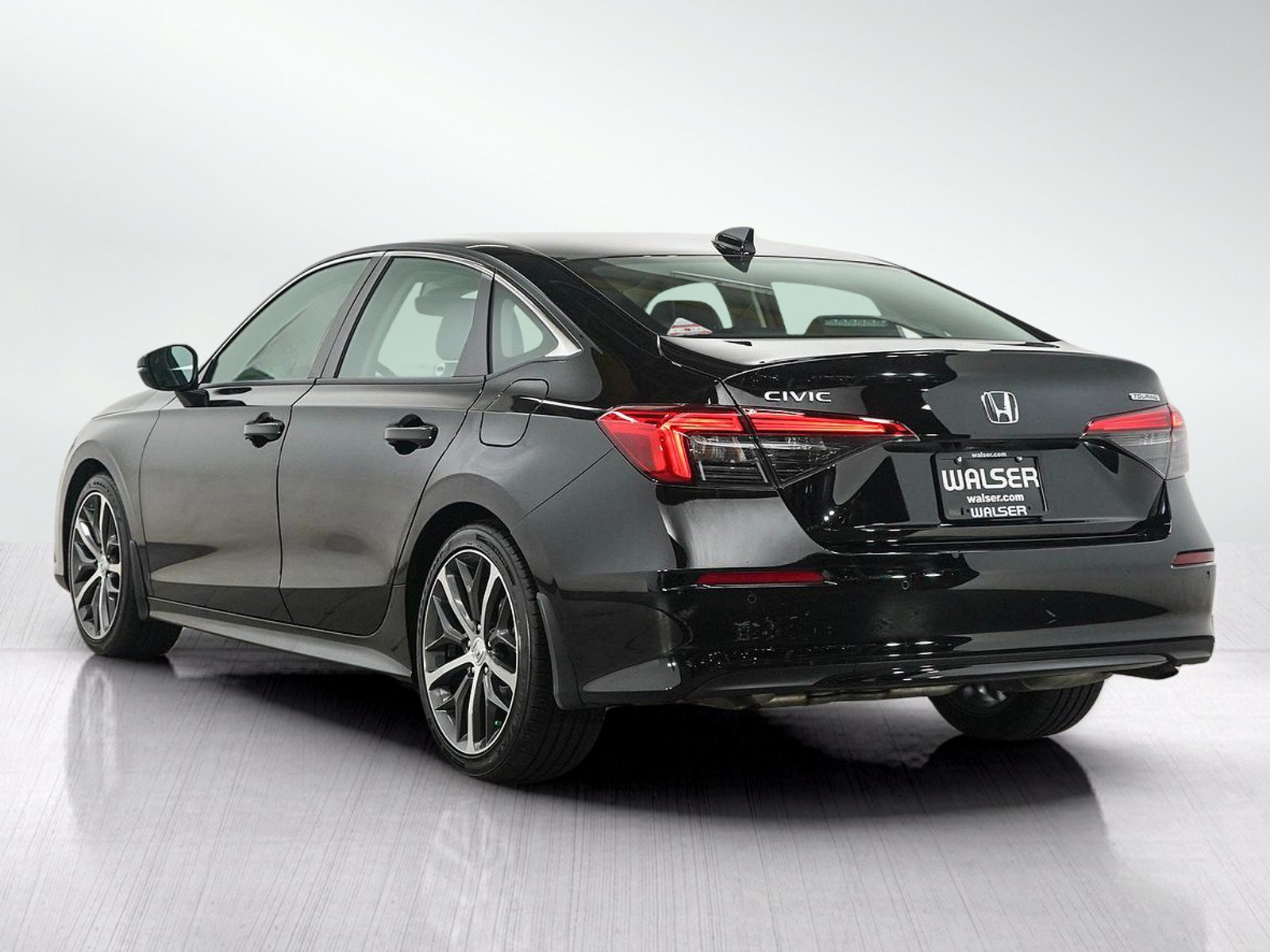 Used 2024 Honda Civic Touring image 3