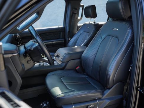 Used 2023 Ford Expedition Platinum image 23