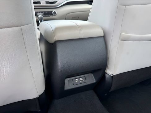 Used 2025 Nissan Altima 2.5 SV FWD image 22