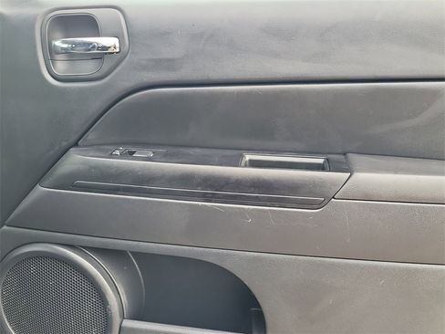 Used 2017 Jeep Patriot Latitude image 17