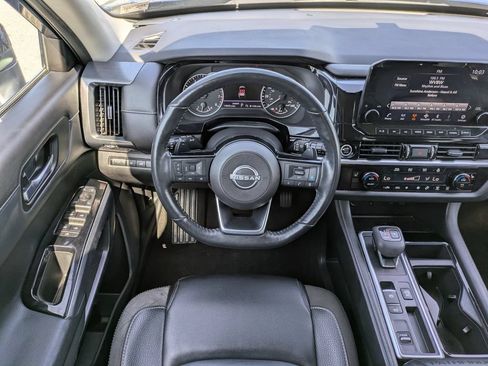Certified 2023 Nissan Pathfinder SL FWD image 16
