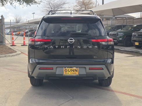 New 2026 Nissan Pathfinder SL image 4