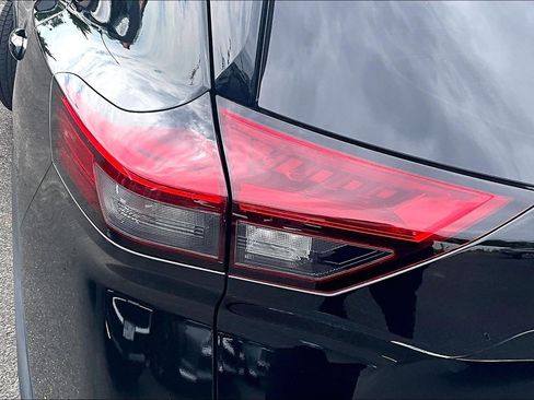 Used 2021 Nissan Rogue SV AWD/4WD image 28