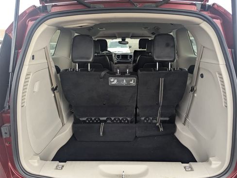 Used 2021 Chrysler Voyager Lxi image 11