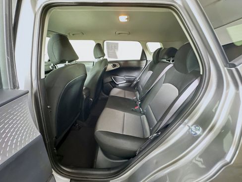 Used 2025 Kia Soul LX w/ LX Technology Package FWD image 26