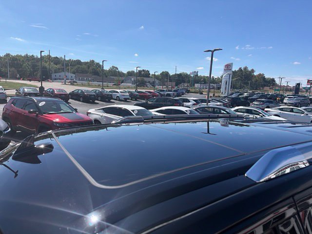Used 2023 Ford Expedition Platinum AWD/4WD image 7