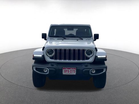 Used 2025 Jeep Wrangler Sahara image 4