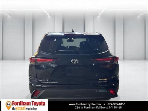 Certified 2025 Toyota Highlander XLE image 6