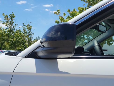 Used 2023 Jeep Grand Cherokee L Laredo image 7