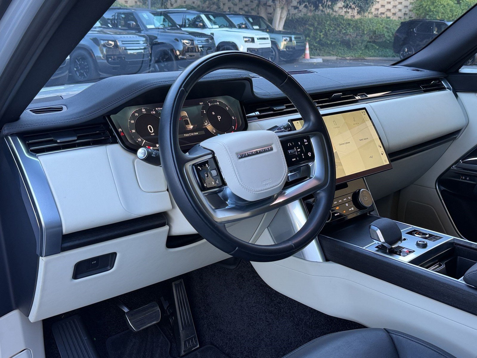 Used 2023 Land Rover Range Rover SE AWD/4WD image 4