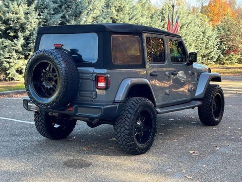 Used 2018 Jeep Wrangler Unlimited Sahara image 24