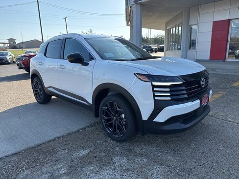 New 2026 Nissan Kicks SR image 2