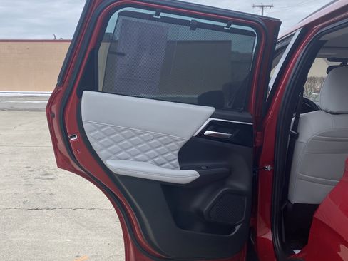 Used 2023 Mitsubishi Outlander SEL image 17