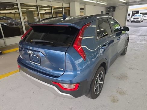 Certified 2025 Kia Niro EX FWD image 5