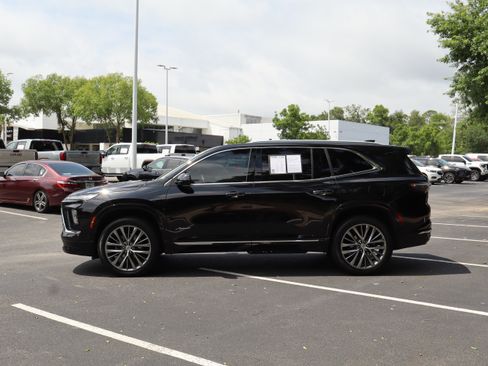 Used 2025 Buick Enclave Avenir w/ Super Cruise Package FWD image 6