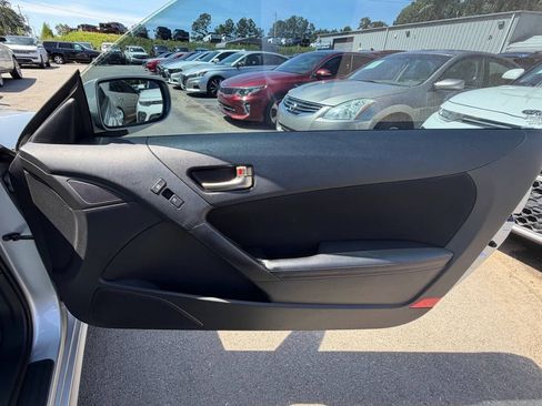 Used 2015 Hyundai Genesis 3.8 RWD image 16