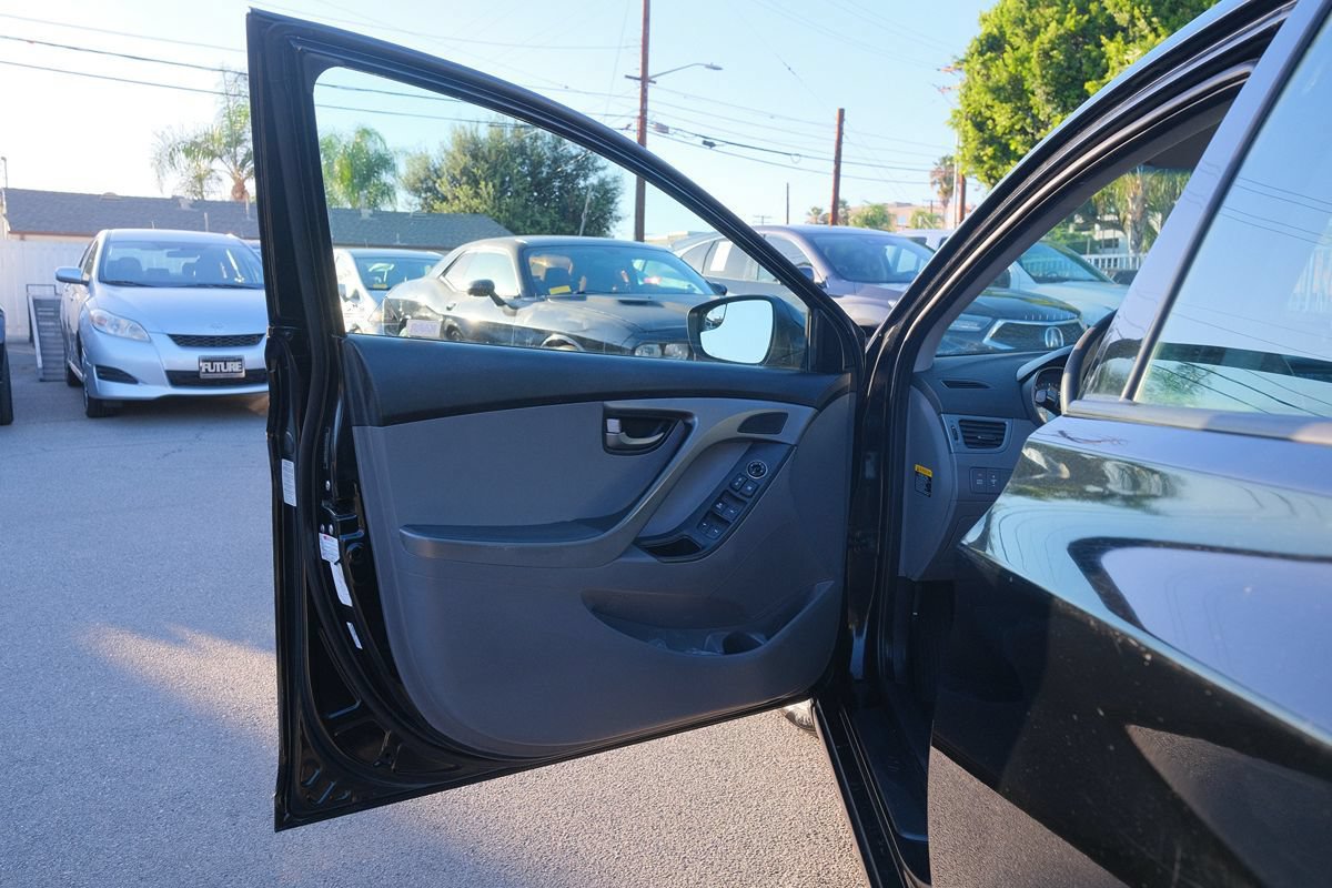 Used 2015 Hyundai Elantra SE FWD image 11