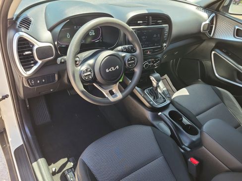 Used 2023 Kia Soul LX FWD image 12