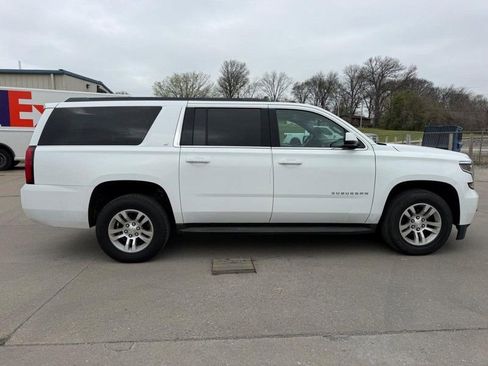 Used 2018 Chevrolet Suburban LT image 2