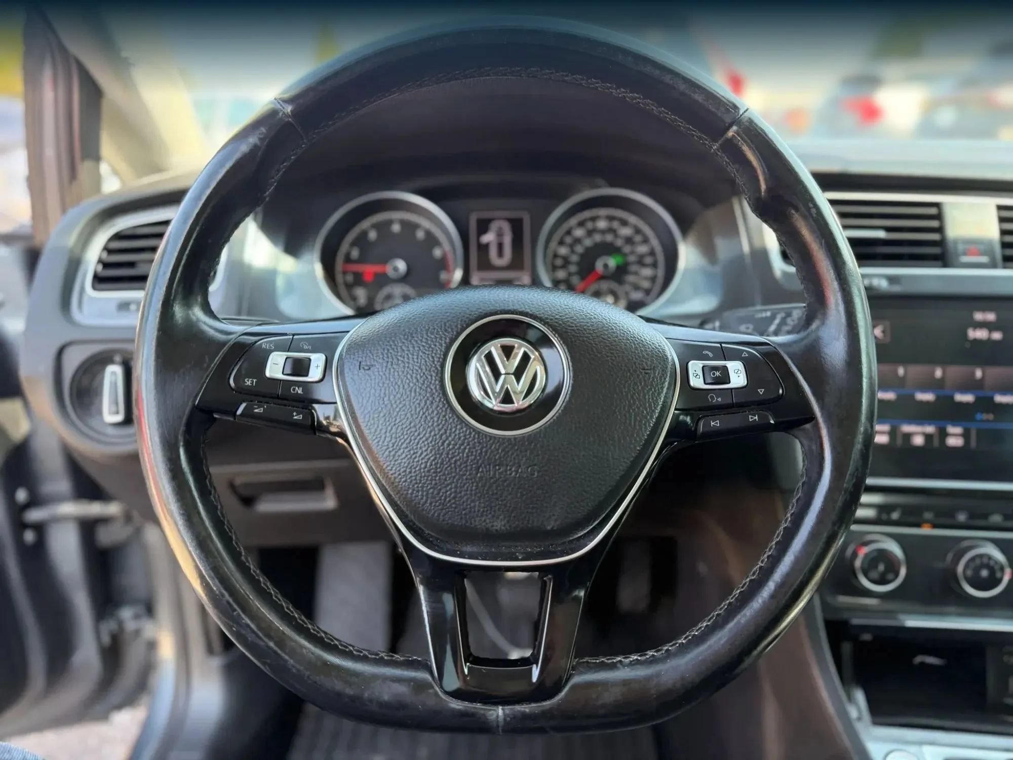 Used 2018 Volkswagen Golf SE FWD image 25