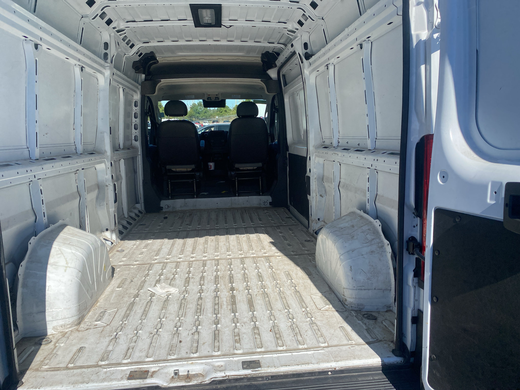 Used 2024 RAM ProMaster 2500 w/ Convenience Group FWD image 6