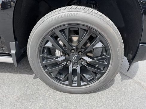 Used 2025 Chevrolet Silverado 1500 High Country AWD/4WD image 9