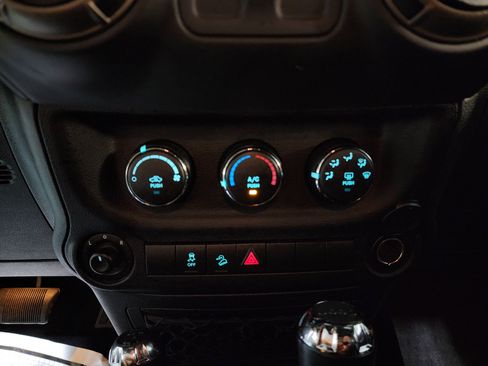 Used 2018 Jeep Wrangler Sport image 28