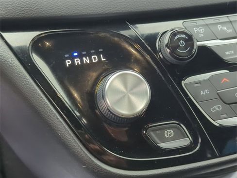 Used 2020 Chrysler Pacifica Touring-L w/ Advanced Safetytec Group image 16